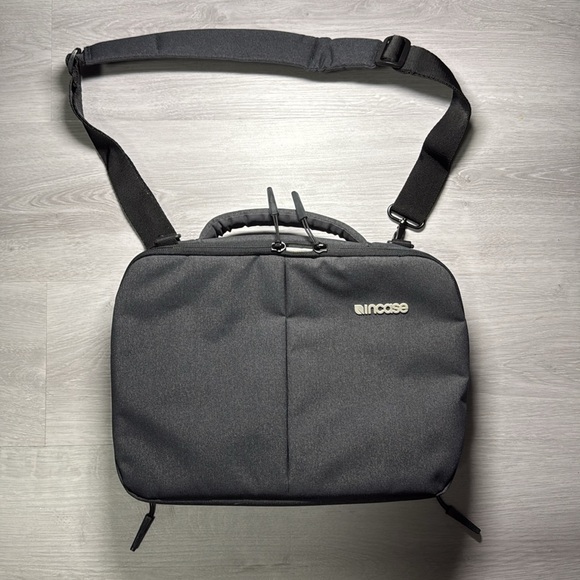 Incase 13” laptop bag - Picture 4 of 7